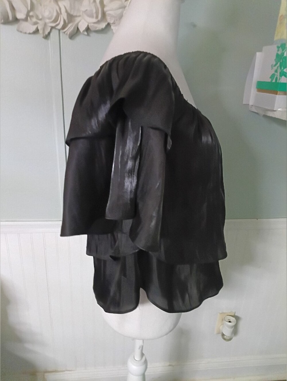 Black Off-Shoulder Ruffle Blouse - Picture 7 of 11